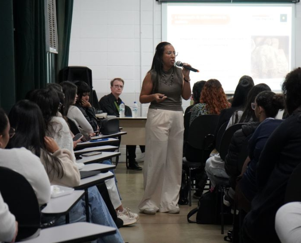 Conselheira regional de Psicologia ministra palestras sobre Luta Antimanicomial na Univ�s